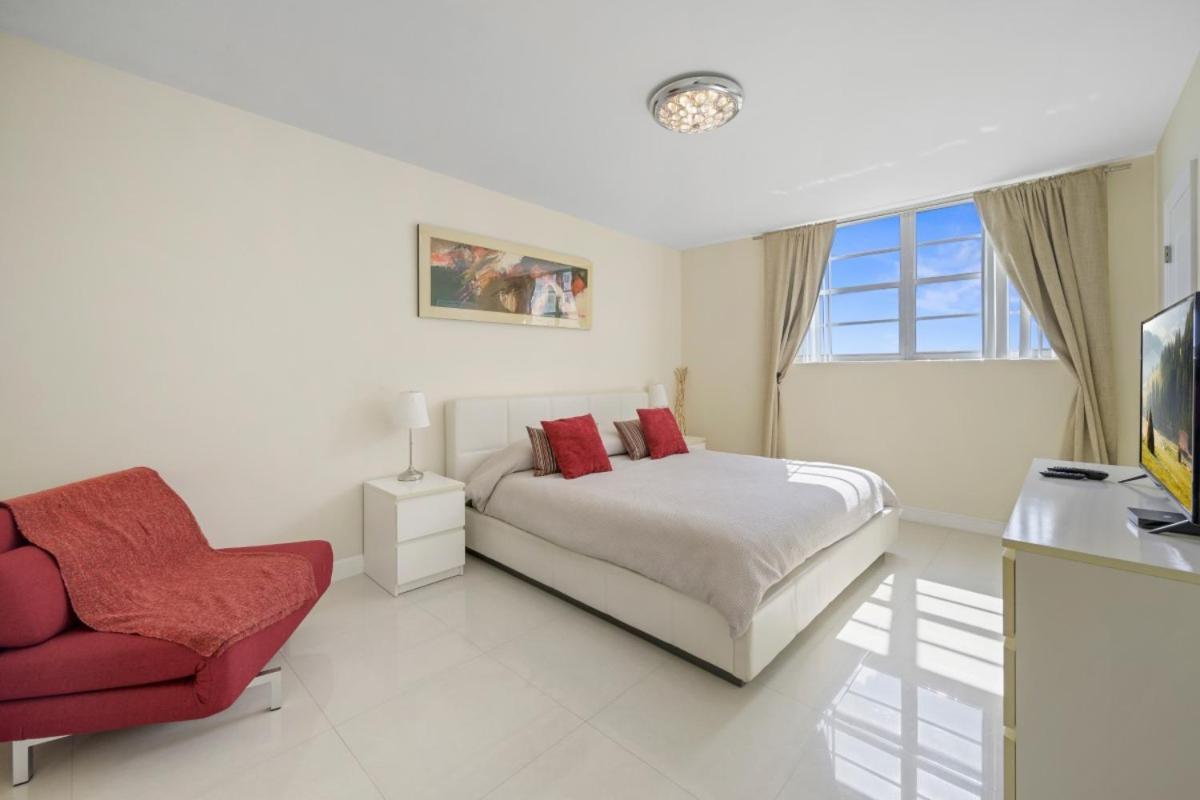 Tides On Hollywood Beach Room photo