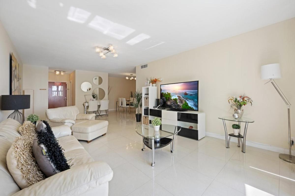 Tides On Hollywood Beach Room photo