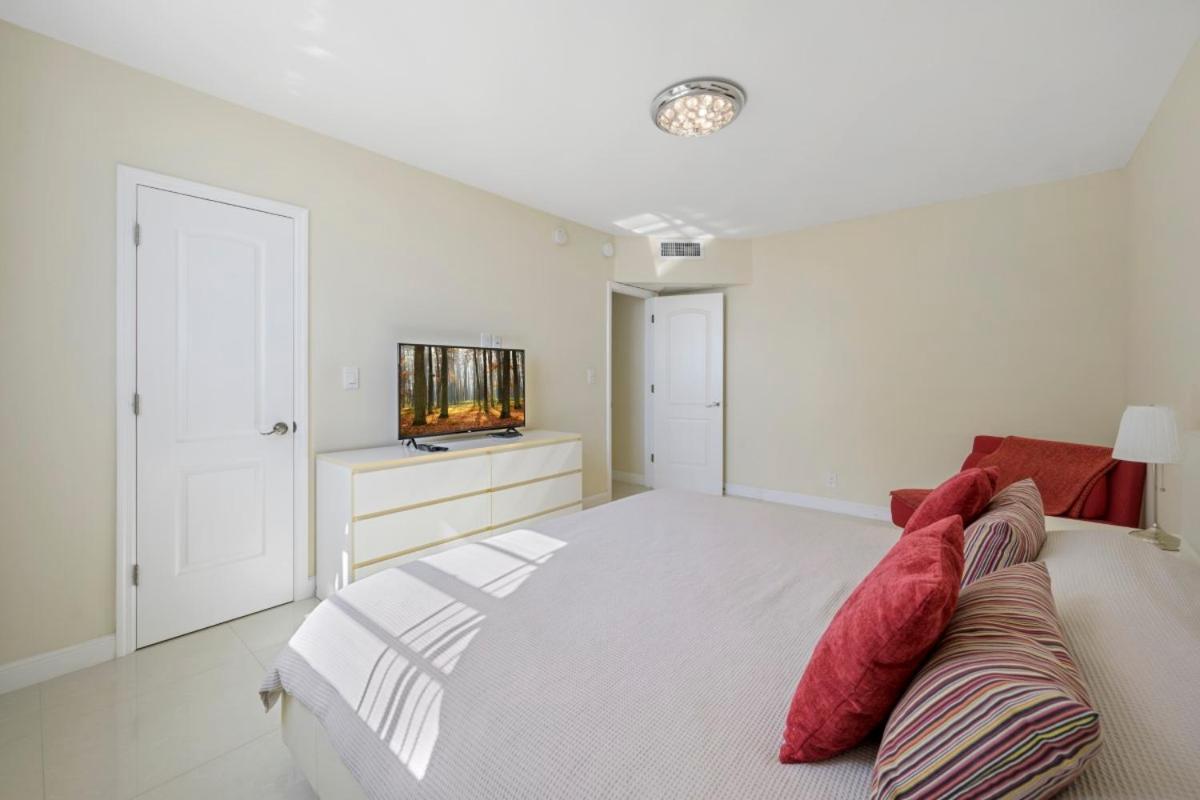 Tides On Hollywood Beach Room photo