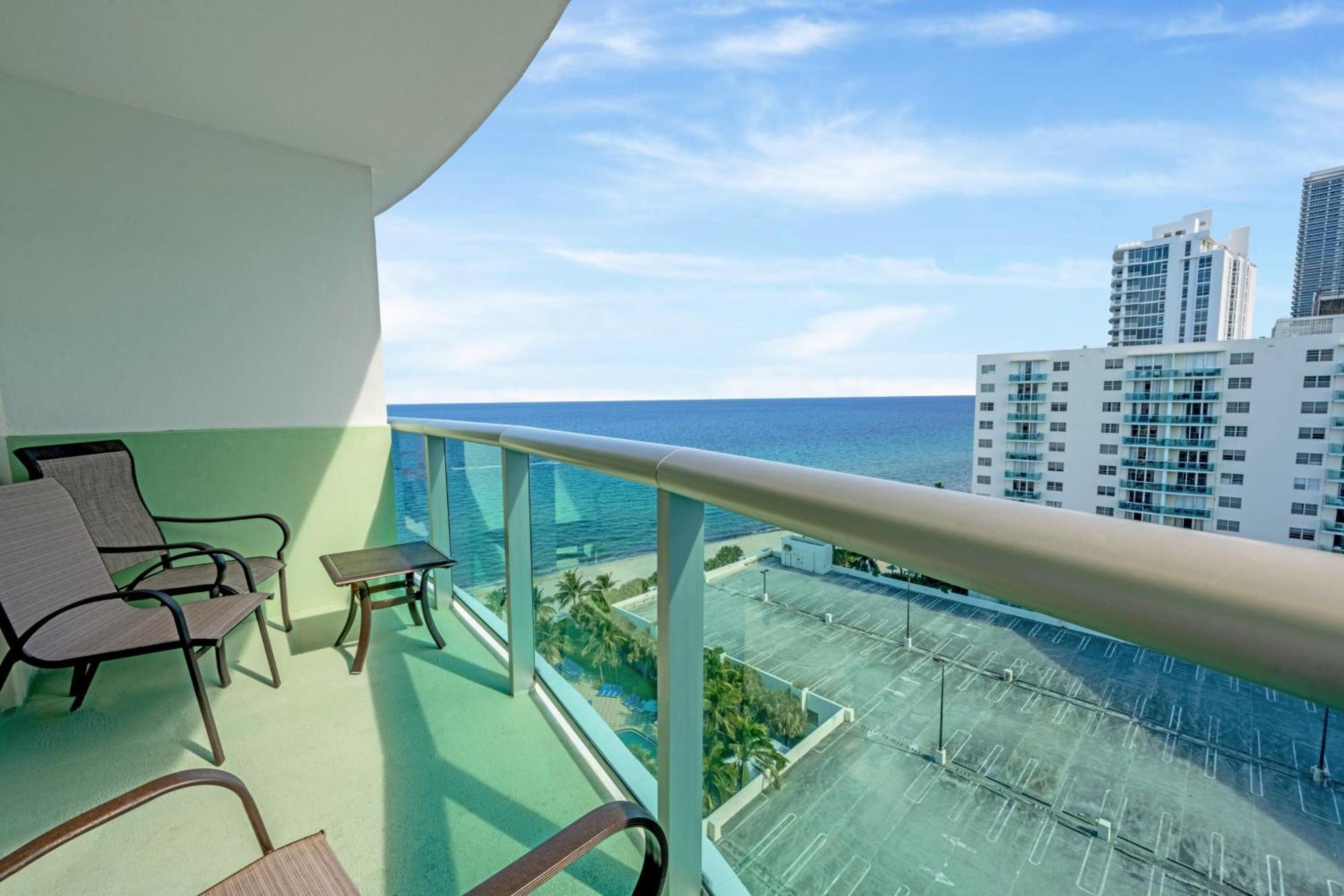 Tides On Hollywood Beach Room photo