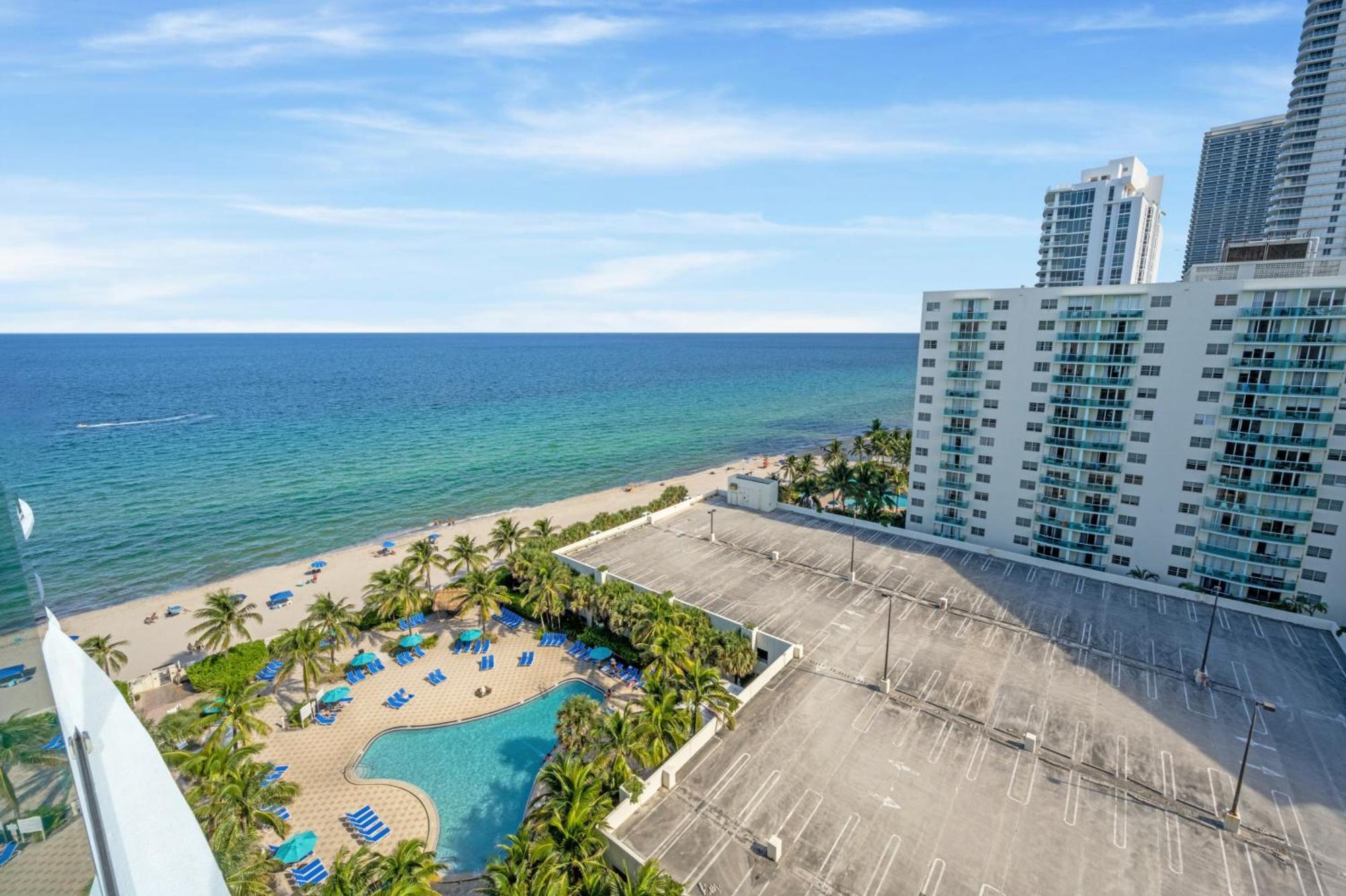 Tides On Hollywood Beach Room photo
